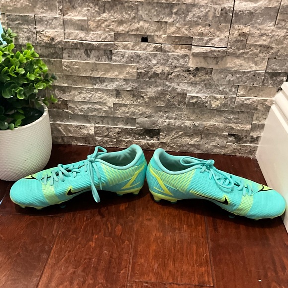 Nike cleats - Picture 4 of 5